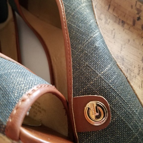 Guess Wedge Platform Heals in Size 9 1/2 M - Picture 3 of 13